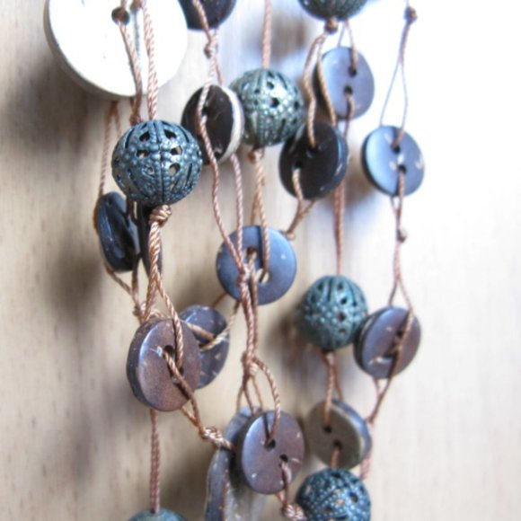 Unique button and bead necklace - Picture 2 of 2